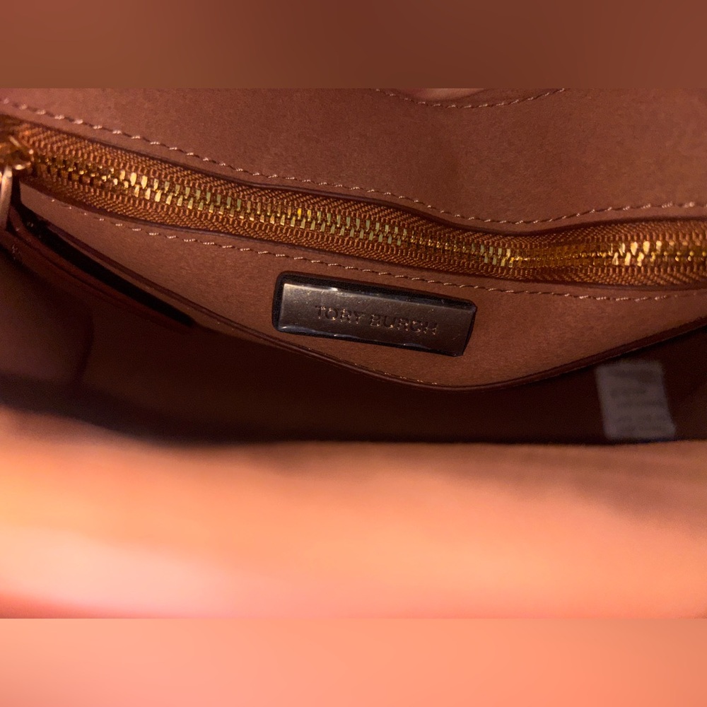 Tory Burch NWT Embossed Contrast Black and White Tote Bag - Picture 7 of 14